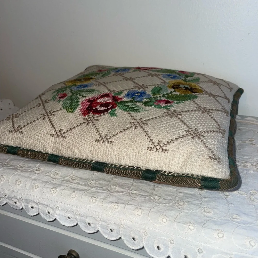 Vintage Handmade Floral Roses Embroidered Needlepoint Accent Throw Pillow
